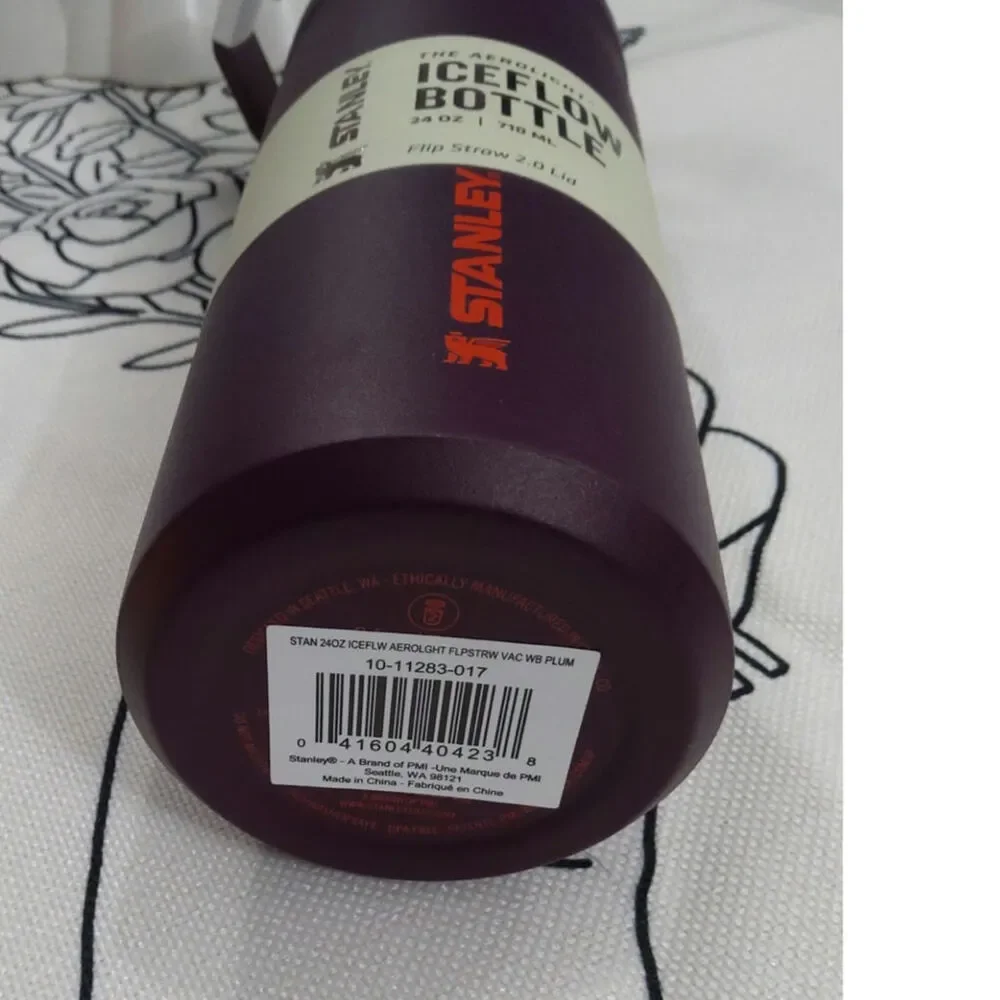 Stanley iceflow flip straw 24oz water bottle deep purple carrying handle active - Picture 5 of 5